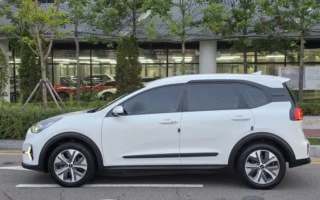 수원부천오토맥스매매단지 니로 플러스 EV 어스 매물 사진 3 - 2022/09 157,550km